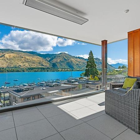 Luxurious Lakefront Penthouse Уанака Екстериор снимка