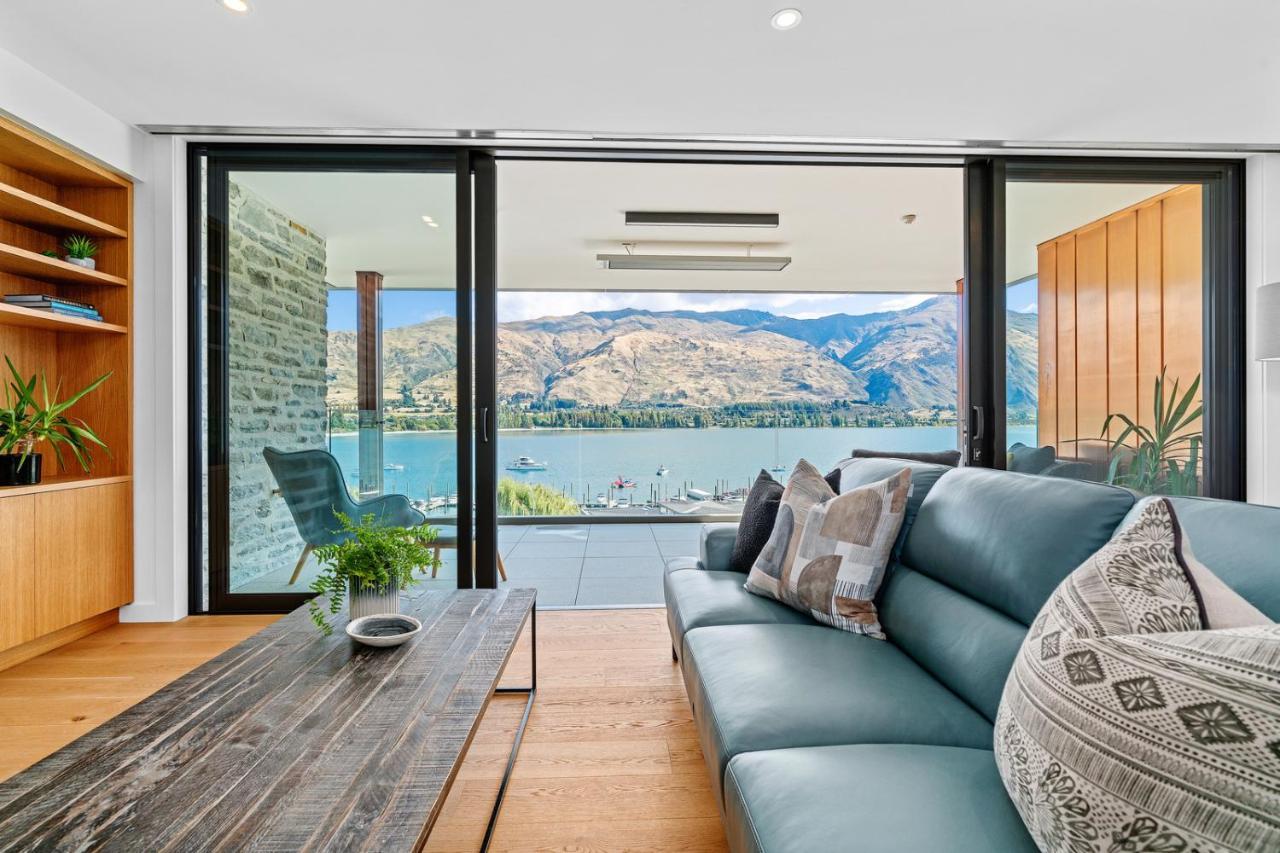 Luxurious Lakefront Penthouse Уанака Екстериор снимка