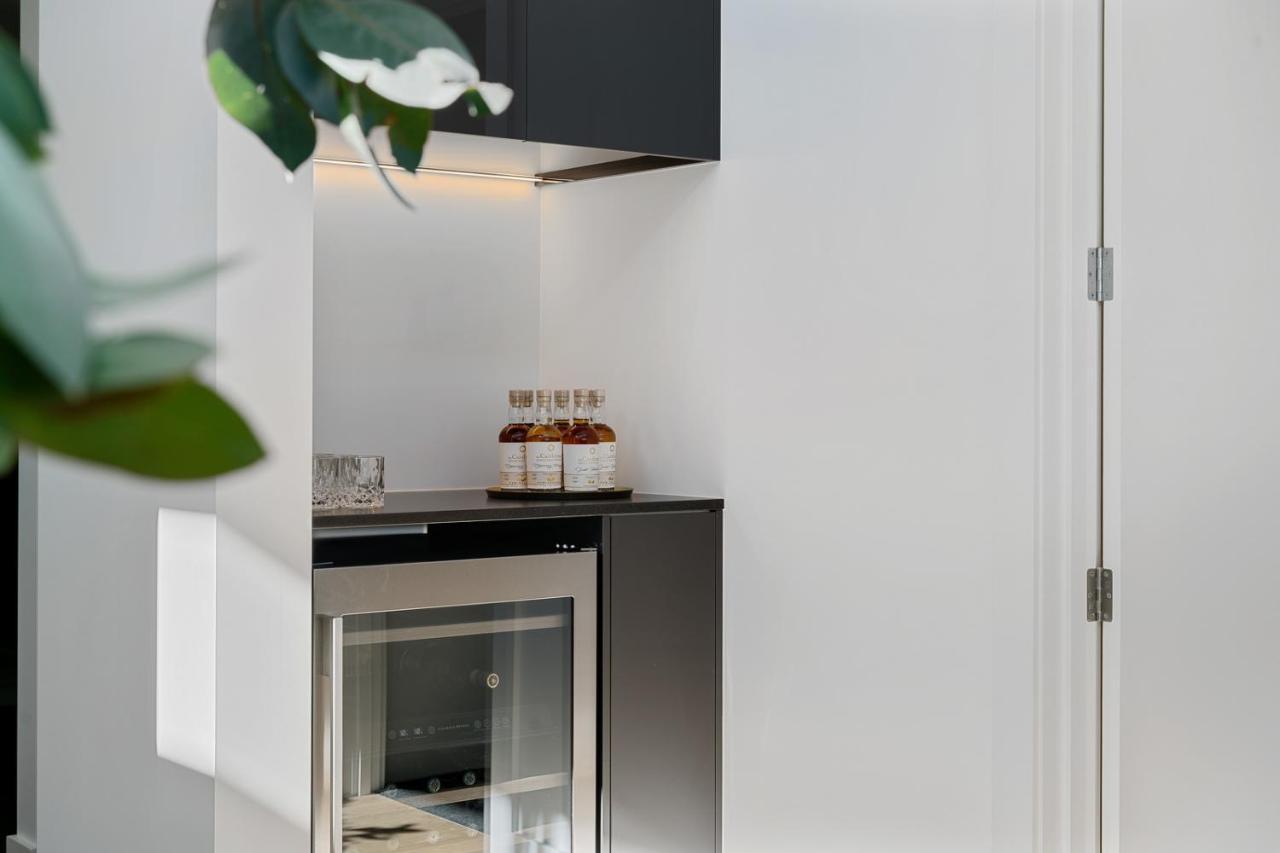 Luxurious Lakefront Penthouse Уанака Екстериор снимка