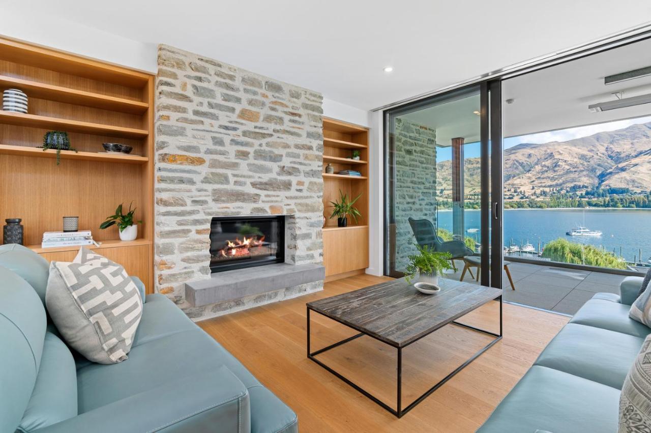 Luxurious Lakefront Penthouse Уанака Екстериор снимка