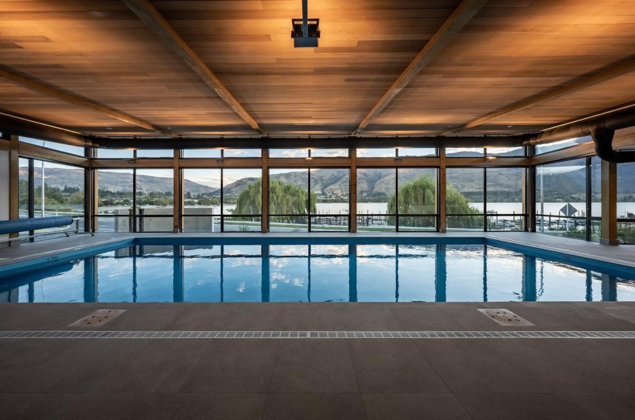 Luxurious Lakefront Penthouse Уанака Екстериор снимка