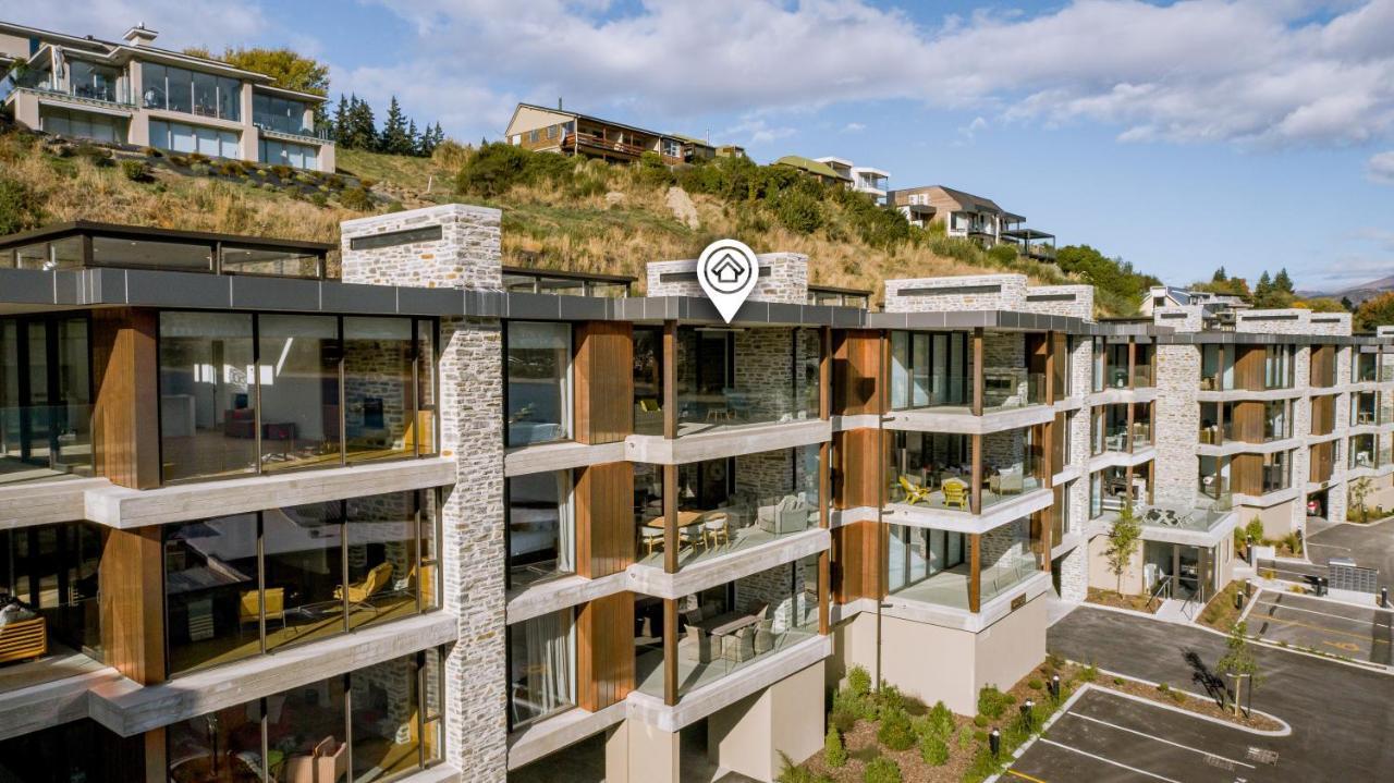 Luxurious Lakefront Penthouse Уанака Екстериор снимка